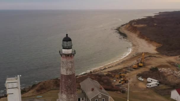 Aerial View Montauk Lighthouse Sunset Drone Camera Truck Left Dolly — Wideo stockowe