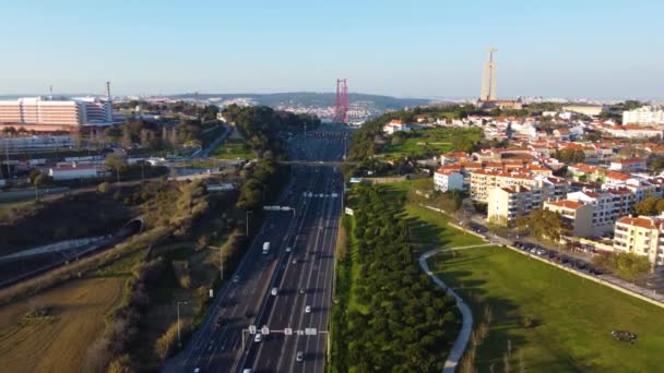 Drone Parallax Shot Left Highway Facing 25Th April Bridge Lisbon — Stockvideo