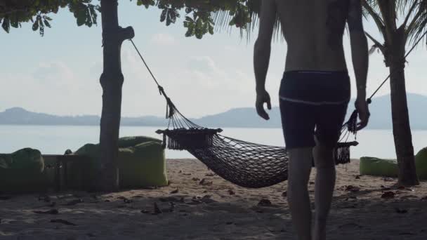 Male Tourist Walking Hammock Hang Shore Tropical Island Resort Medium — стоковое видео