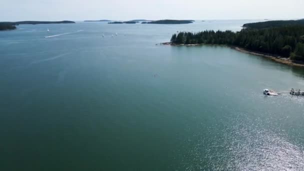Kayaks Coast Penobscot Bay Maine Usa Mid Day Aerial View — ストック動画
