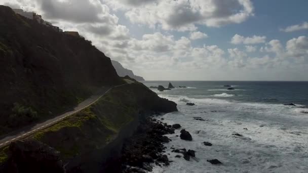Tenerife Deki Anaga Ulusal Parkı Ndaki Sahil Kaldırımlı Bir Yolun — Stok video