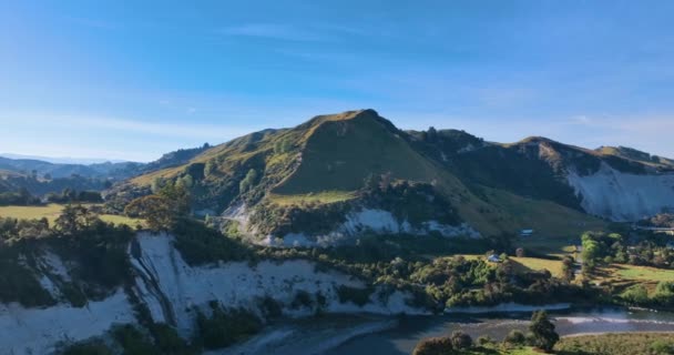 Flight Rangitikei River Rugged Cliffs Lush Scenic Bush New Zealand — 비디오