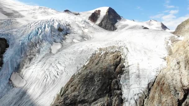 Aerial View Pan Stein Glacier Crevasses Sustenpass Switzerland View Tall — Stok video