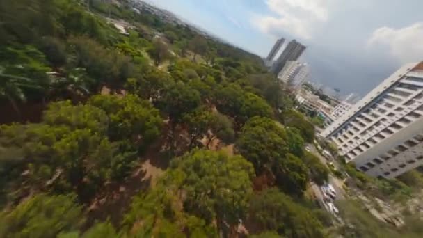 ドミニカ共和国のサントドミンゴのミラドール パーク上空の空中Fpv — ストック動画