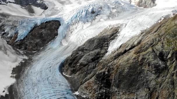 Aerial View Pan Stein Glacier Crevasses Heart Shaped Lake Sustenpass — ストック動画