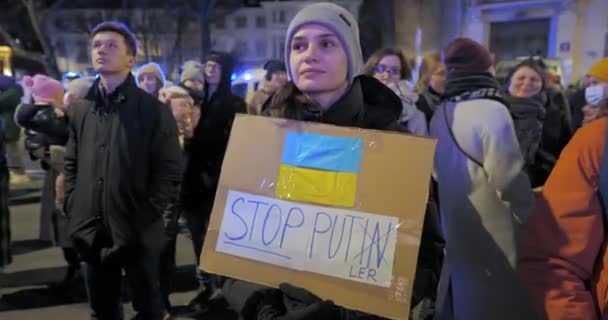 2022 Russia Invasion Ukraine Girl Holding Plaque Self Made Ukrainian — Vídeos de Stock