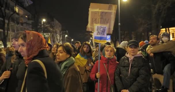 Einmarsch Russlands Die Ukraine 2022 Demonstranten Halten Bei Einer Kriegs — Stockvideo