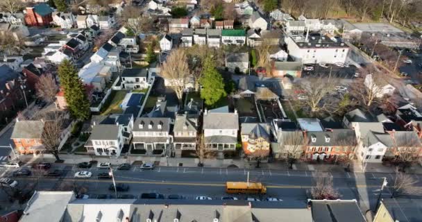 Yellow School Bus Street Small Town America Homes Bright Winter — Stok video