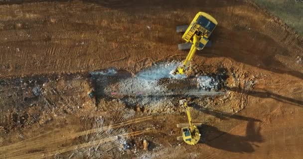 Trackhoe Excavation Equipment Breaks Destroys Rock New Construction Foundation Top — Wideo stockowe