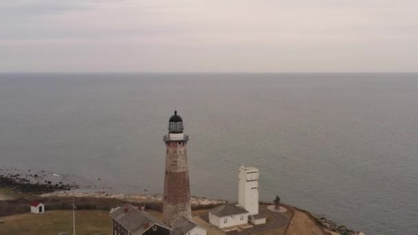 Aerial View Montauk Lighthouse Cloudy Day Drone Camera Dolly Closed — Stock Video