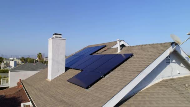 Orbit Back House Rooftop Multiple Solar Panels Installed Clear Sunny — Stock Video