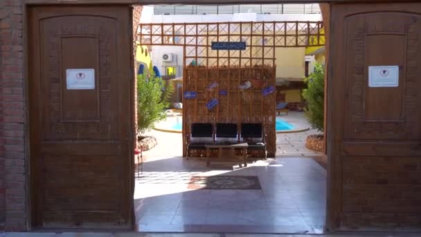 Inzoomen Een Resort Ingang Dahab Sinai Egypt — Stockvideo