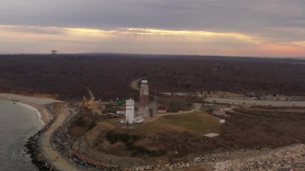 Aerial View Montauk Lighthouse Beautiful Sunset Drone Camera Truck Left — Wideo stockowe