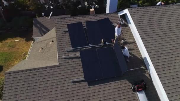 Aerial Quick Orbit Rooftop Workers Installing Performing Maintenance Multiple Solar — Stock video