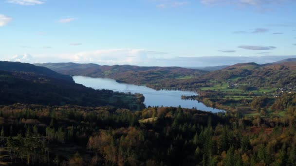Lake District Unesco National Park Aerial Drone Flight Autumnal Woodland — Vídeo de Stock