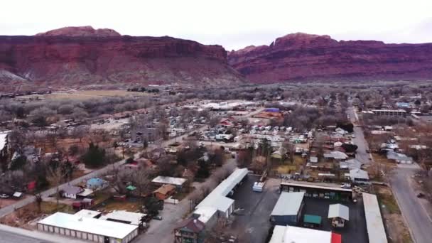 Aerial View Traffic Scene City Life Midway Utah Winter Mountain — Vídeo de Stock