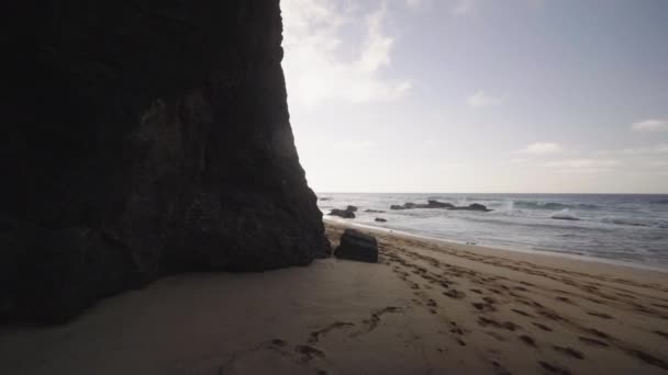 Avslöjande Natursköna Ensam Tropisk Strand Fuerteventura Kanariefågel Spanien Sten Klippformation — Stockvideo