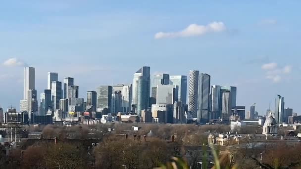 Blue Sky Clouds Canary Wharf Greenwich Park London United Kingdom — Stockvideo