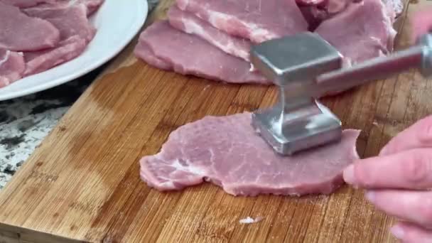 Tenderizing Pork Meat Mallet Tool Using Meat Pounder Meat Tenderizer — Vídeo de stock