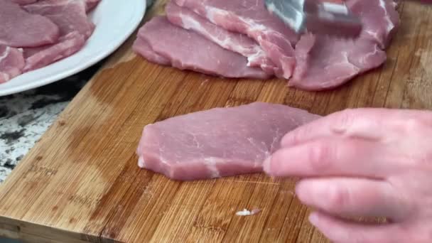 Tenderizing Pork Meat Mallet Tool Using Meat Pounder Meat Tenderizer — Vídeo de stock