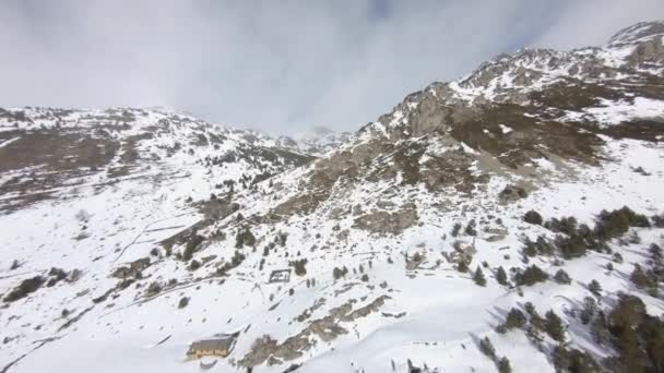 安道尔Pyrenees山脉上空的空中飞艇 — 图库视频影像