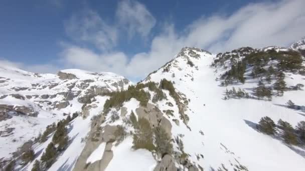 ロッキー山脈の雪で覆われ ピレネー山脈 アンドラ 空中Fpv — ストック動画