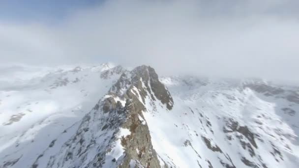 Montanhas Rochosas Cobertas Neve Pirinéus Andorra Drone Aéreo Fpv — Vídeo de Stock