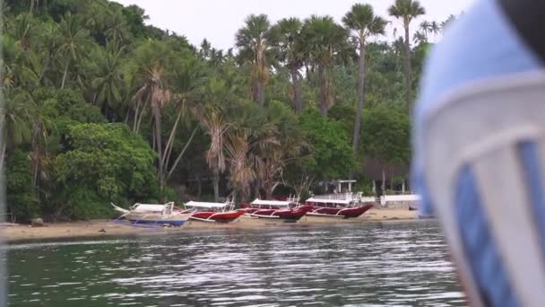 Passenger Pov Small Boats Parked Beach Side Island — стоковое видео