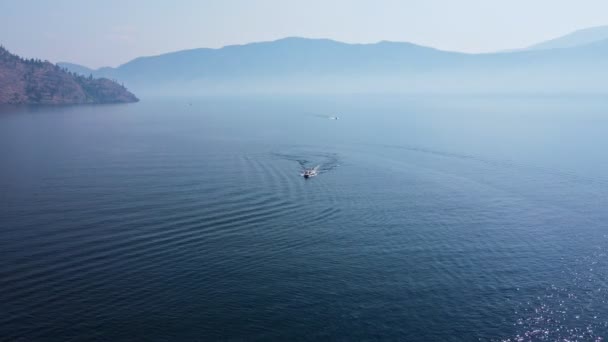 Two Speed Boats Driving Deep Blue Okanagan Lake Hot Summer — Wideo stockowe