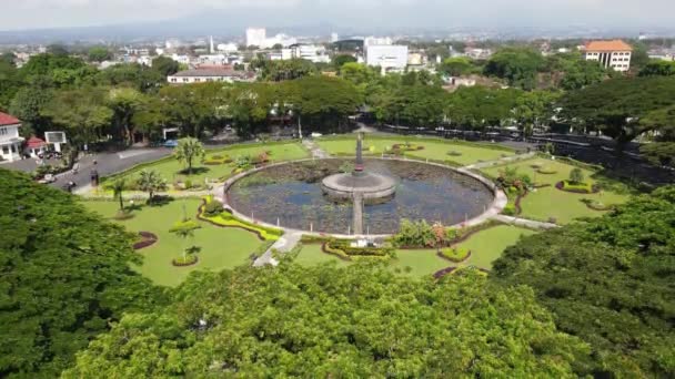 Letecký Pohled Malang City Hall Monument Kruhový Objezd Zahradou Lotosovým — Stock video