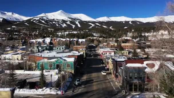 Aerial Forwarding Shot Road Passing Cars Snow Capped Mountains Background — Stockvideo