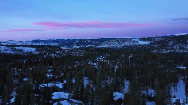 Drone Aerial Footage Flying Lonely Mountain Road Rocky Mountains Valley — ストック動画