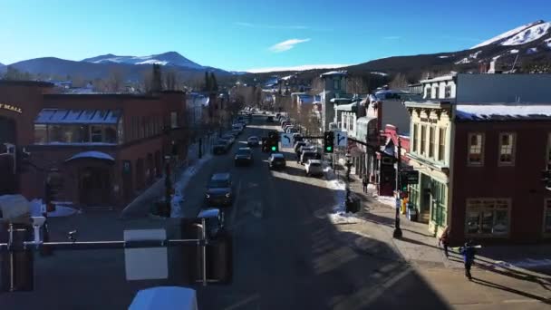 Drone Forwarding Shot Passing Cars Two Way Road Town Foreground — Stock video