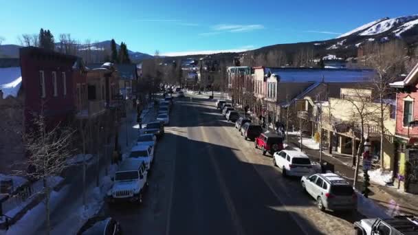 Воздушный Крупный План Над Видом Недорогого Жилья Городке Колорадо Солнечными — стоковое видео