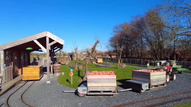 Pan Left View Railway Attraction Fien Teun Park Groomt Ammers — стоковое видео