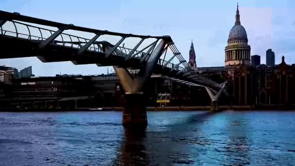 Paul Katedrali Millennium Köprüsü Londra Birleşik Krallık — Stok video