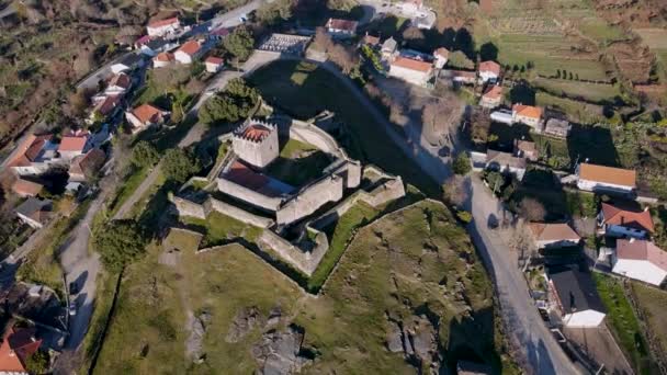 Bovenste Omloopbaan Vanuit Lucht Rond Kasteel Lindoso Portugal — Stockvideo