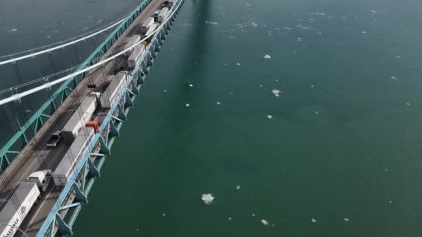 Trucks Lining Ambassador Bridge Cross Border Usa Canada Aerial View — ストック動画