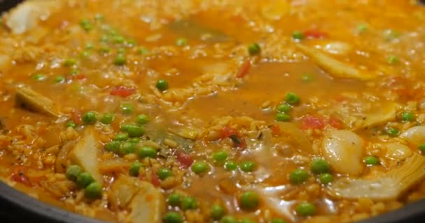 Close Widok Egzotyczny Posiłek Smażony Ryż Marchwi Zielony Groszek Został — Wideo stockowe