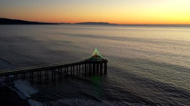 Zachód Słońca Krajobraz Molo Manhattan Beach Oświetlone Światłami Zdjęcia Dronów — Wideo stockowe