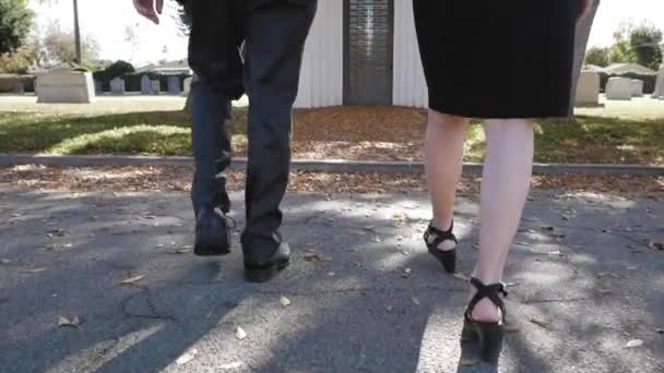 Unrecognizable Couple Attending Funeral Dressed Black Mourning Ceremony Concept — Stockvideo
