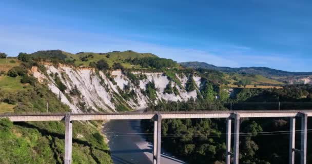 飞越南Rangitikei Viaduct和Rangitikie河 新西兰 — 图库视频影像