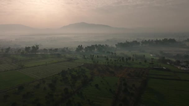 Flygfoto Över Hela Landsbygden Misty Landskap Abbottabad Pakistan Cirkeldocka — Stockvideo