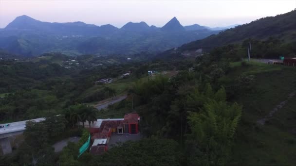 View Highest Pyramid Shaped Mountain World — Vídeo de stock