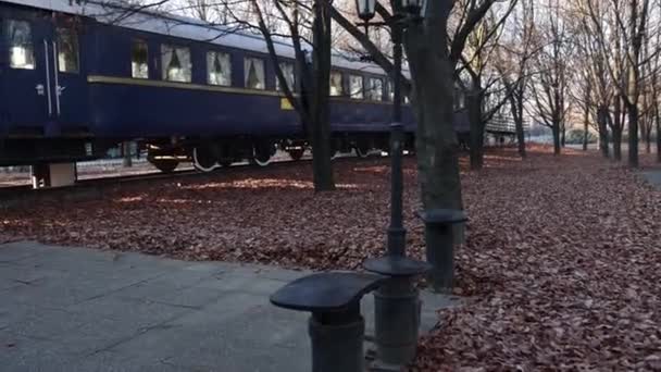 不同寻常和独特的废弃火车转变为餐厅 米兰在意大利 — 图库视频影像