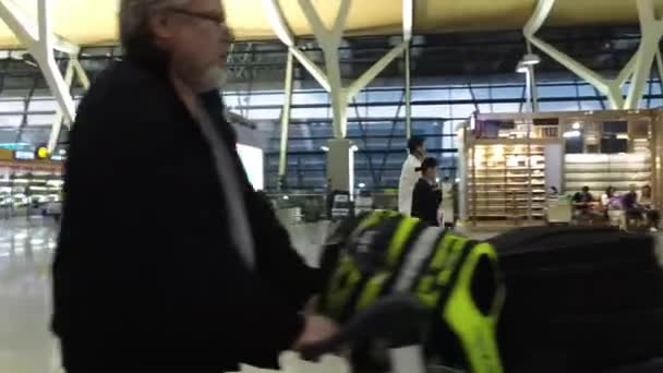 Shanghai Pudong Nemzetközi Repülőtér Belsejében Zajló Nyüzsgés Nyüzsgés Szerkesztői Bemutatása — Stock videók