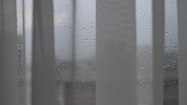 Rüzgarı Olan Bir Evin Penceresinden Yağmurun Manzarası — Stok video