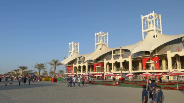 People Entering Bahrain Formula Circuit Bic Welcome Center — Stock Video