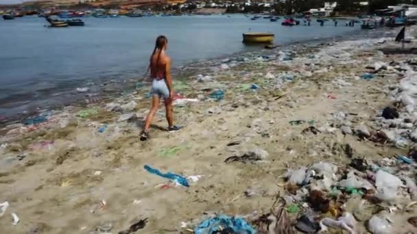 Young Woman Walking Lonely Tropical Sandy Beach Covered Plastic Garbage — Stock Video