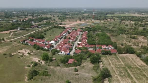 Luchtfoto Drone Van Woonhuizen Een Kleine Gemeenschap — Stockvideo